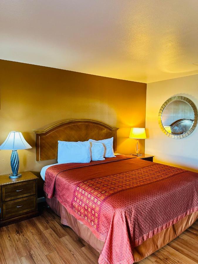 Franciscan Inn Motel Виста Экстерьер фото